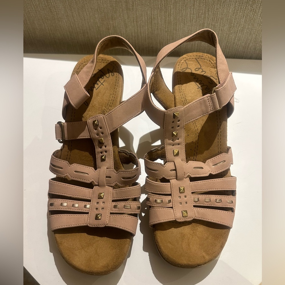Natural Soul Strappy Studded Wedges Size 9